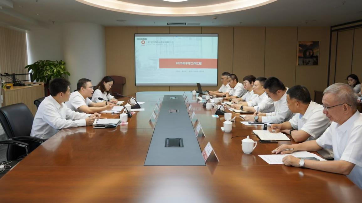 中建材投資黨委副書記、總裁盧浩到廈門標準砂調(diào)研指導工作